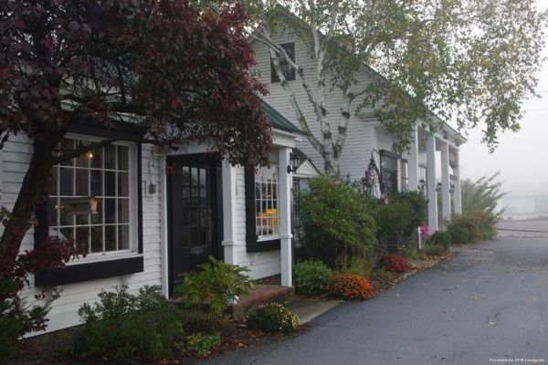 COLONIAL MOTEL AND SPA (Brattleboro)